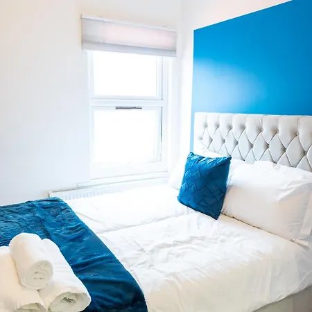 Blue Near Portobello Road Guest house