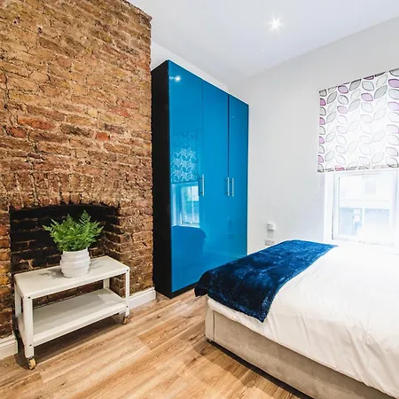Blue Near Portobello Road Guest house London