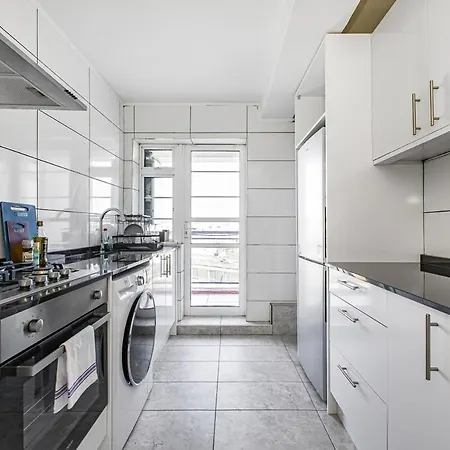 Amazing Location 3-bed In Paddington & Hyde Park Apartment