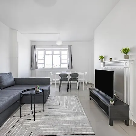 Amazing Location 3-bed In Paddington & Hyde Park Apartment *