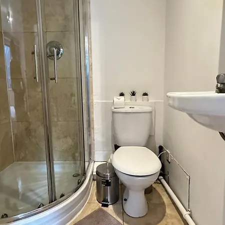 Apartment An Economic Hotel-like Room, En-suite Sheperds Bush London