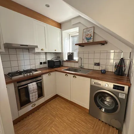 Amanah - 2 Bed Iconic Abbey Road Zone 2 Apartment *