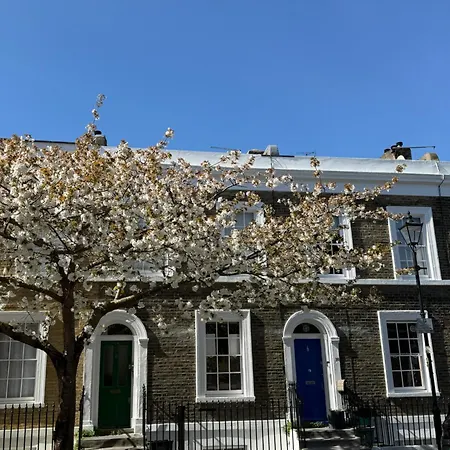 5 Bedroom House - 2 To 8 People
