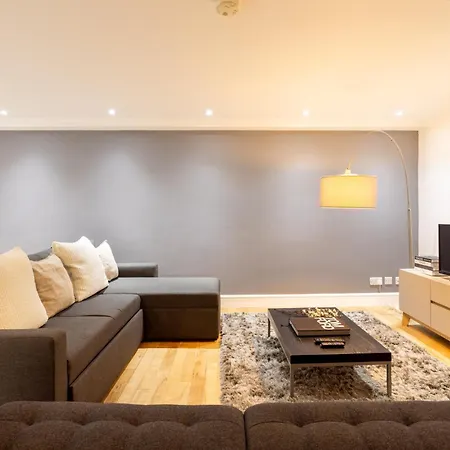 Charming Retreat In Apartment *