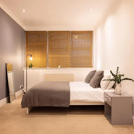 Charming Retreat In * London