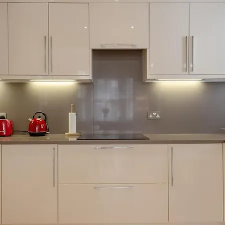 Bright Modern Large 1 Bed Flat In Battersea Clapham Junction Apartment *