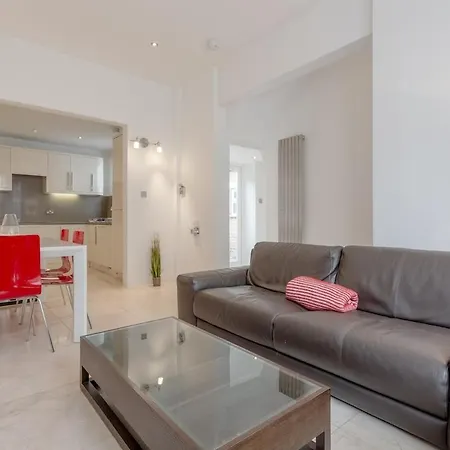 Bright Modern Large 1 Bed Flat In Battersea Clapham Junction Apartment London