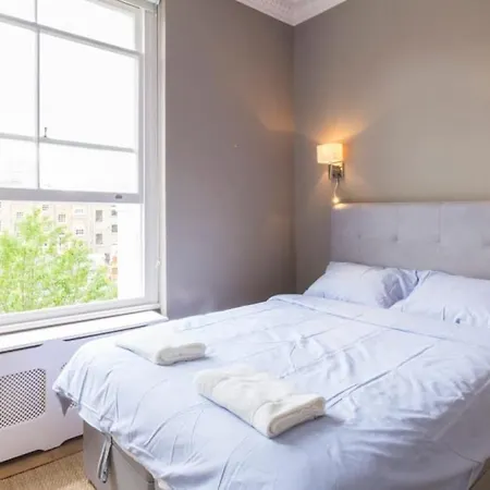 Modern Flat On Charming Warwick Avenue Apartment London