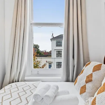 Chic 2 Bed Flat West *