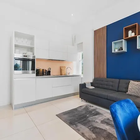 Chic 2 Bed Flat West