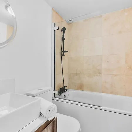 Chic 2 Bed Flat West *