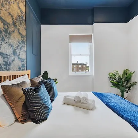 Chic 2 Bed Flat West