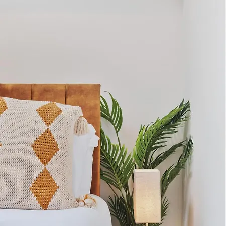 Chic 2 Bed Flat West Apartment