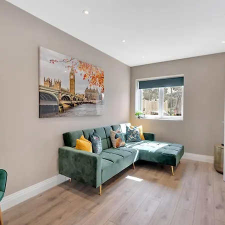Apartment Travard Heathrow 382 *