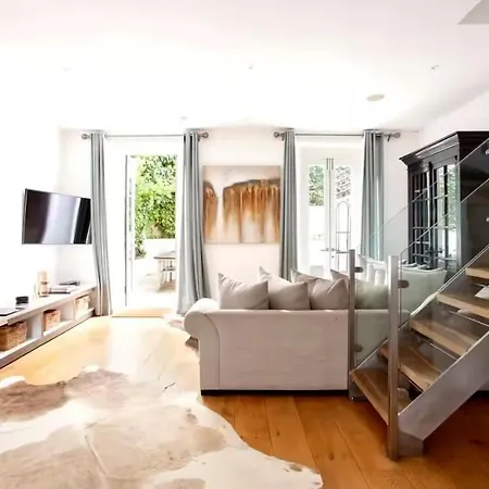 Iconic Little Venice With Private Garden Appartamento *