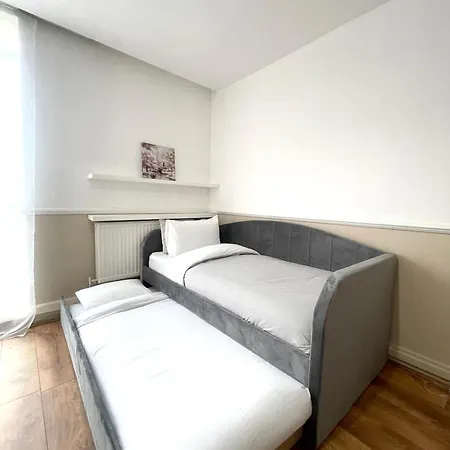 6 Beds