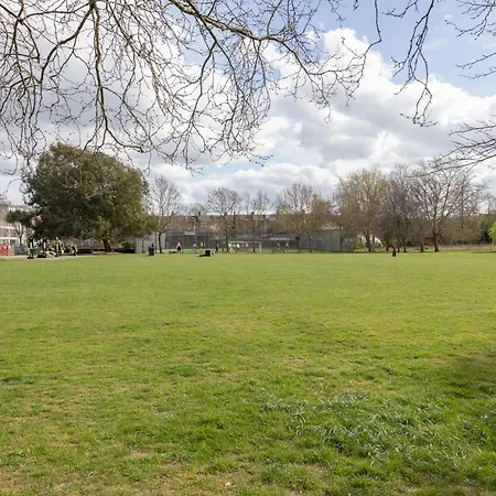 Bright & Stylish Near Islington & Camden Apartment