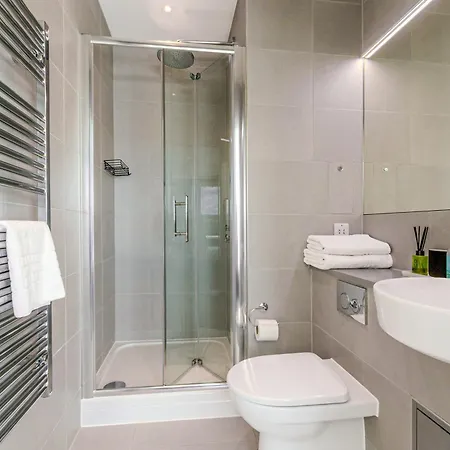Magnificent New Cross 2br Penthouse With Balcony And Views *