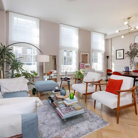 Veeve - The Islington Elegance *