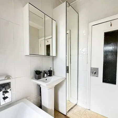 Apartment Mile End Road By Smart Corporate