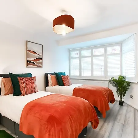 Hébergement de vacances Reductions On Short - Chic & Cosy, Modern Nightingale Retreat! Easy Access To Tottenham Hotspurs Enfield