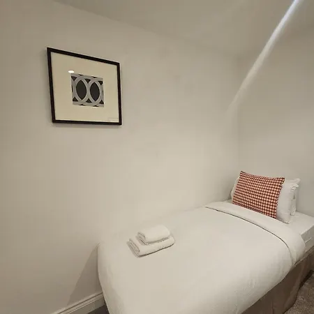 Care London- Elegant & Central, Sloane Avenue, Chelsea London