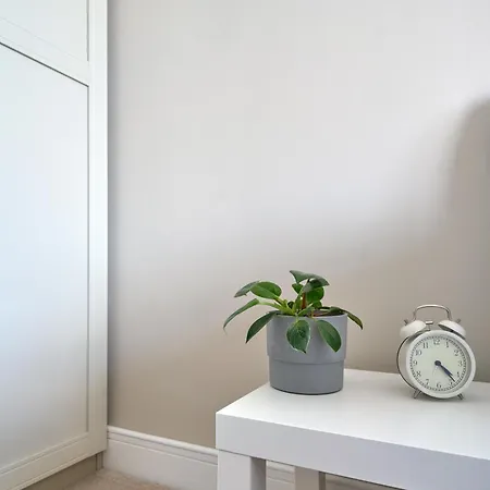 Double Bedroom In New-build Near Broadway Pansiyon Ealing