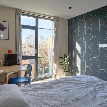 Pansiyon Double Bedroom In New-build Near Broadway *