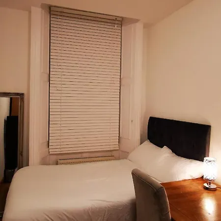Modern Apartment *