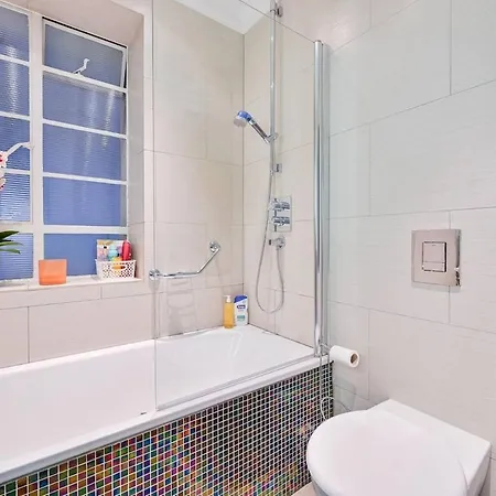 Gorgeous Flat 3 Minute Walk To Iconic Hyde Park Apartment *