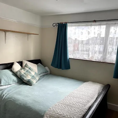 Comfy London With Parking Barking (Greater London)