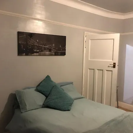 Apartment Comfy London With Parking Barking (Greater London)