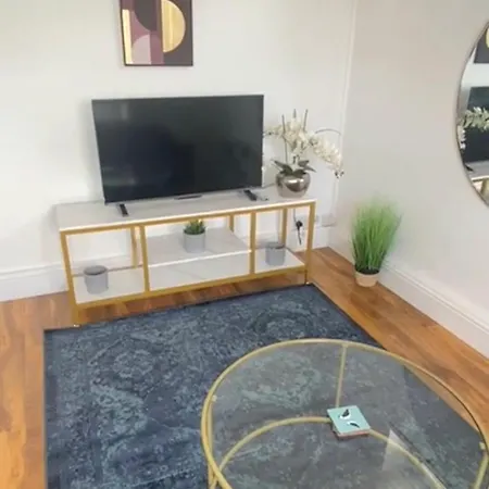 2 Bedroom - Breath Taking Views Canary Warf - Zone 2 Mile End * 伦敦
