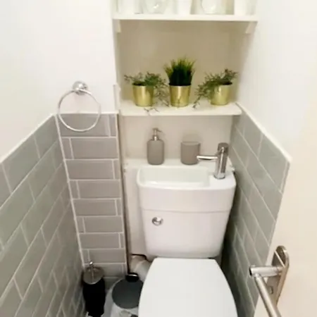 2 Bedroom - Breath Taking Views Canary Warf - Zone 2 Mile End 公寓 *