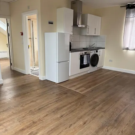 アパート 1 Bed Beautiful Nw2 ロンドン