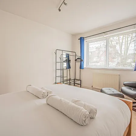 Elegant 2-bed Flat In Prime Golders Location * London