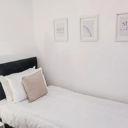 Stunning 2 Bedroom In Canary Wharf Holiday home *