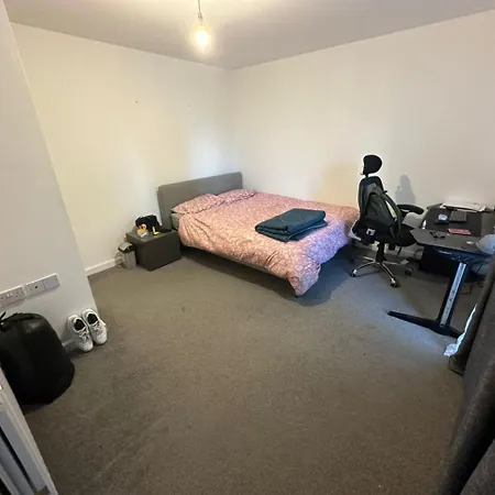 Luxurious Bedroom In One Bed Apartment *