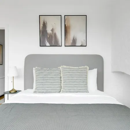 Blueground Farringdon Open Plan Opposite Train Lon-147 Apartment