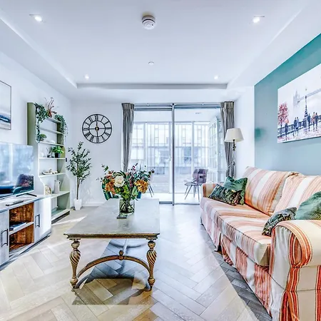 Pristine In Battersea By 53 Degrees Property, Ideal For Long Term Stays! דירה לונדון