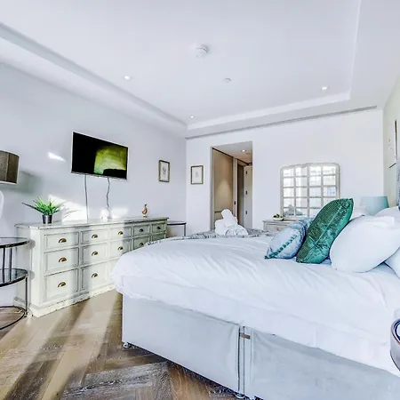Pristine In Battersea By 53 Degrees Property, Ideal For Long Term Stays! דירה