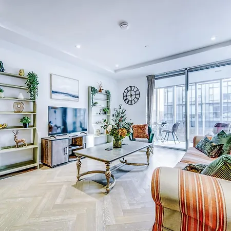 Pristine In Battersea By 53 Degrees Property, Ideal For Long Term Stays! דירה *
