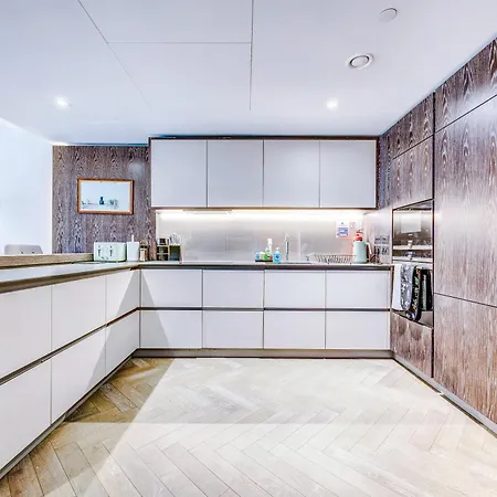 Pristine In Battersea By 53 Degrees Property, Ideal For Long Term Stays! דירה