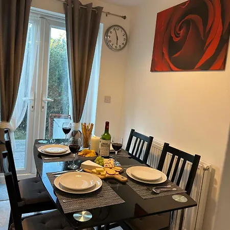 Abbey Wood Garden Retreat: Elizabeth Line Access To London * Thamesmead (Greater London)