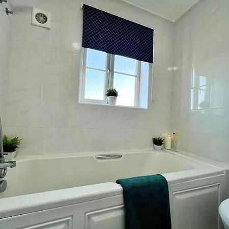 Holiday home Abbey Wood Garden Retreat: Elizabeth Line Access To London *