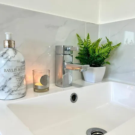 Holiday home Abbey Wood Garden Retreat: Elizabeth Line Access To London