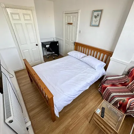 Guest house Renovu In East London