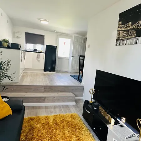 Cosy And Comfy Homestay London