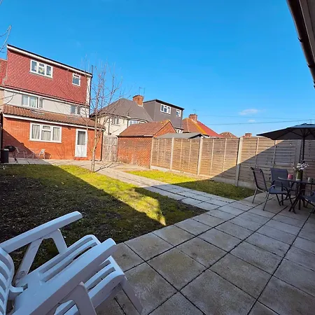 Garden 1-bed Flat 30min To Downtown & Free Parking