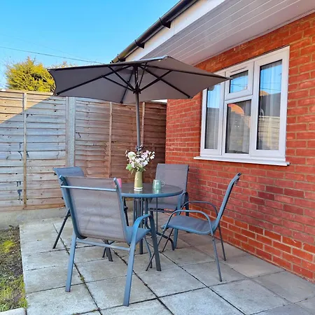 Garden 1-bed Flat 30min To Downtown & Free Parking Apartment *